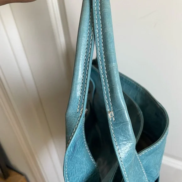 Teal Leather Bow-Front Shoulder Bag - Picture 8 of 10